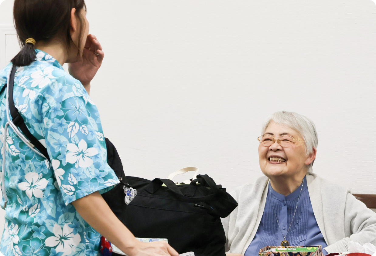 ご利用者さまとスタッフが会話する様子